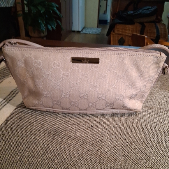 Gucci Light Purple Crossbody Bag - Picture 1 of 16